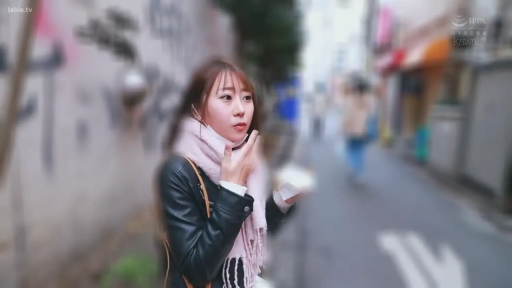 Stand · 自然 · Half-body · 进食 · Outdoor street · Black leather jacket · 街拍 · 纸袋食物