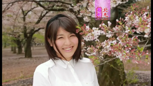 站立 · 微笑 · 白色衬衫 · 半身 · 对视 · 短发 · 樱花林