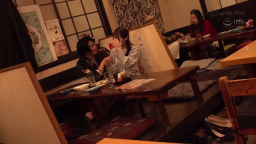 座り姿勢 · 恥ずかしがり屋 · 交流 · 居酒屋 · 餐具 · 日常服 · 偷拍