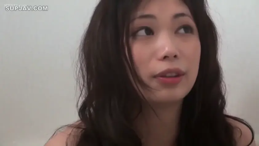 Indoor · Sitting Posture · 面部 · Fully nude · Facing the camera · 恍惚