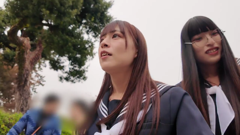 俯身 · 角色扮演 · 按摩室 · 按摩床 · 全景 · 微笑 · 按摩 · 蓝白女仆装