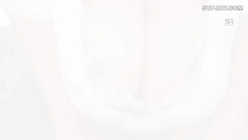 室內 · 坐姿 · 白色内衣 · 腿部特写 · 靜態 · 过曝