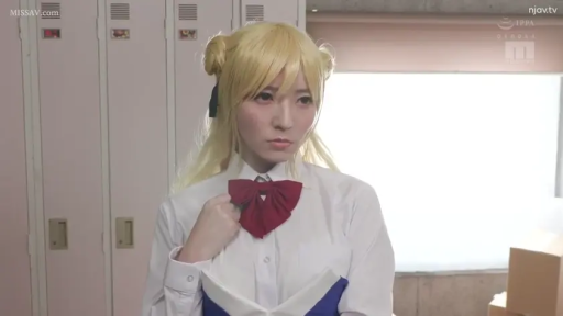 站立 · 中景 · 更衣室 · 储物柜 · 服を整える · Cosplay · 冷漠 · 动漫风