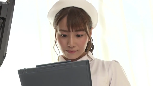 室内 · 护士帽 · 护士服 · 专注 · 站姿 · 半身 · 写字板 · 写字