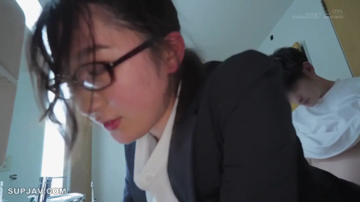 性交 · 面部 · 西装 · 专注 · 弯腰 · 洗手间 · 水龙头 · 成人