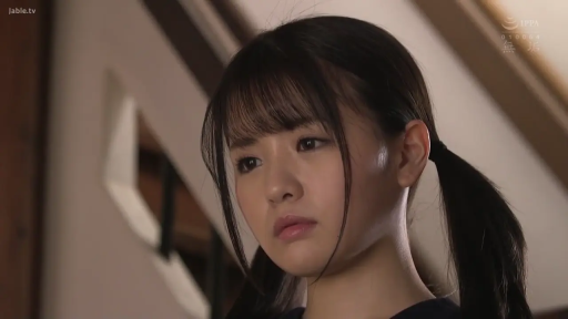 室内 · 忧郁 · 脸部特写 · 站姿 · 双马尾 · 深色上衣 · 静止