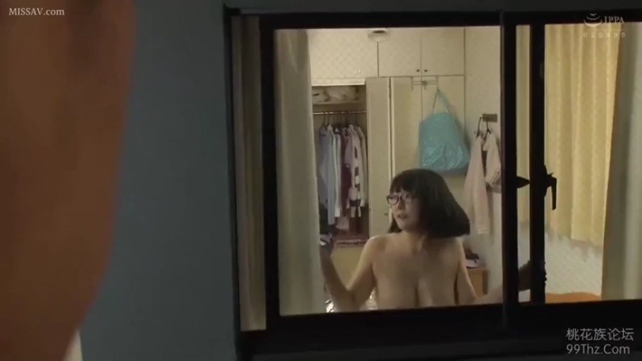 眼镜 · 卧室 · 站立 · 半身 · 裸体 · 偷窥视角 · 暴露 · 惊讶