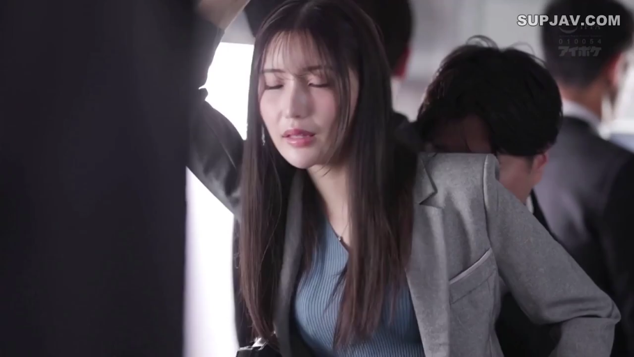 面部 · 站立 · スーツ · 电车