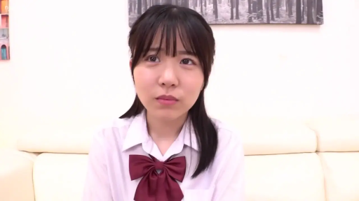 室内 · 面部 · 注视 · 正坐姿势 · 日系校服 · 学生制服题材 · 委屈巴巴