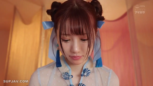 室内 · 憂鬱 · 顔 · 頭を下げる · 特写 · 静止 · 发饰 · 中式服装