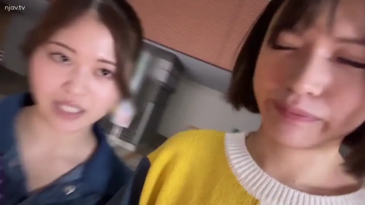 胸部 · 揉乳 · 全裸 · 卧室 · 享受 · 枕头 · 卧姿 · 局部