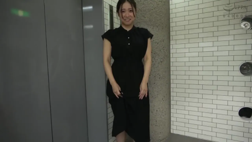 Whole body · Stand · Smile · Facing the camera · Elevator Lobby · Black dress