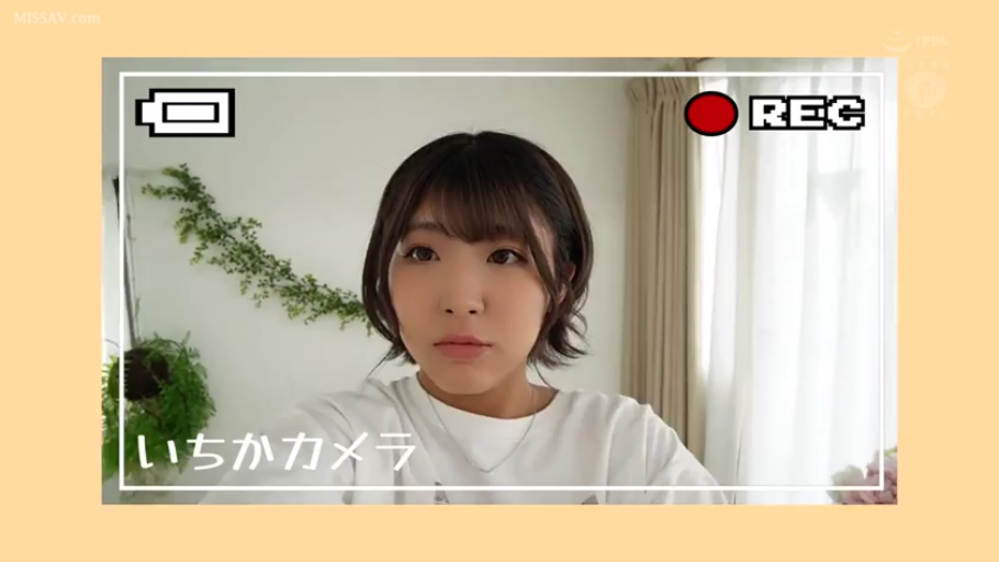 室内 · 自然 · 面部特写 · 注视镜头 · 短发 · 白色T恤 · 正对镜头 · 录制界面