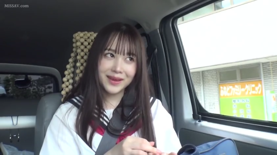 坐姿 · 上半身 · 车内 · 水手服 · 长发 · 互动 · 娇羞 · 安全带