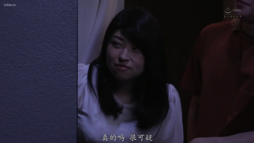 室内 · 面部 · 白色上衣 · 剧情 · 窥视 · 墙角 · 侧站 · 怀疑