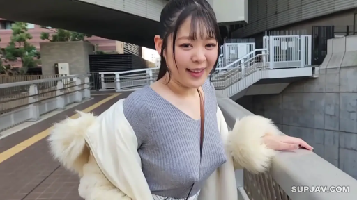 胸部 · 桥 · 白色皮草大衣