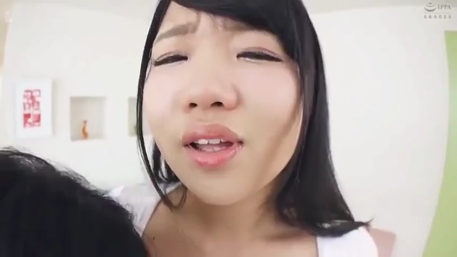 室内 · 脸部 · 口交 · 微张嘴 · 白色上衣 · 特写 · 俯视