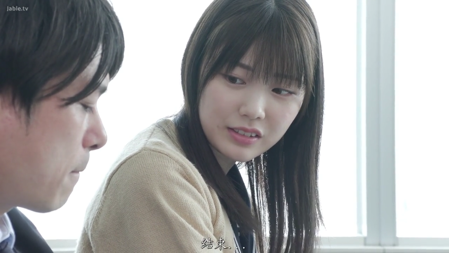 室内 · 坐姿 · 交谈 · 脸部特写 · 剧情 · 针织衫 · 认真