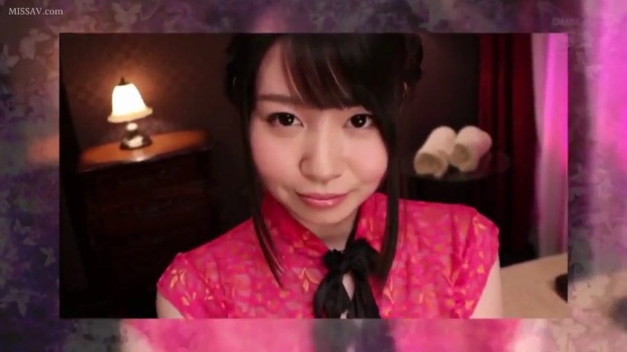 室内 · 微笑 · 台灯 · 面部特写 · 注视 · 旗袍 · 齐刘海 · 正面对向镜头