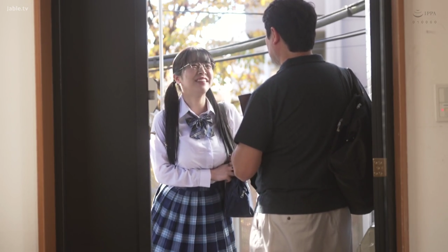 投入 · 办公室 · 性行为 · 办公桌 · 职业装 · 职场诱惑 · 全身镜头 · 弯腰位