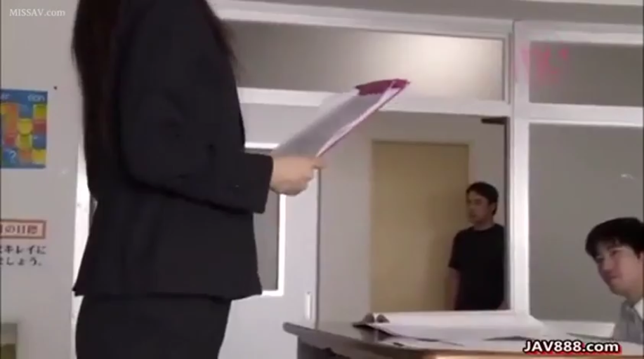 全裸 · 臀部 · 跪爬 · 回头 · 粉色比基尼 · 泳池边 · 肛门开发 · 编织沙发