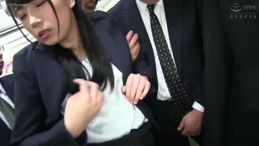 中景 · 站姿 · 职业装 · 电车