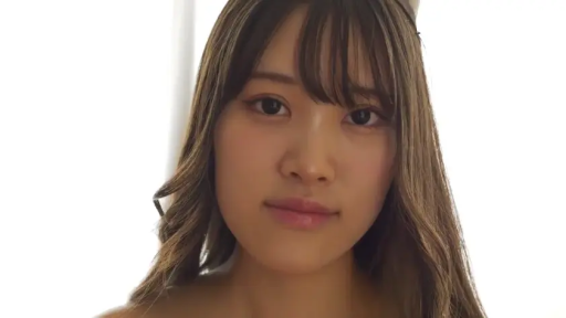 室内 · 面部 · 自然 · 凝視 · 裸露 · 正面 · 美女特写