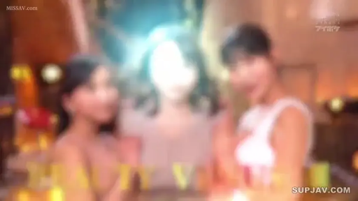 床铺 · 乳房 · 仰卧 · 半裸 · 红色内衣 · 性交中 · 白床单 · 张口愉悦
