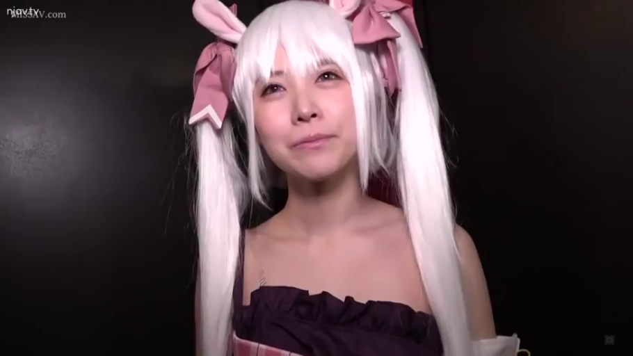 室内 · 否 · 兔耳发箍 · 甜美微笑 · 卖萌 · Cosplay服 · 正面微仰 · 白色双马尾