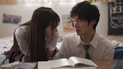 坐姿 · 卧室 · 中景 · 剧情 · 制服 · 对视 · 认真 · 书本