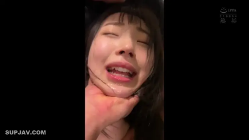 室内 · 脸部特写 · 仰卧 · 未知