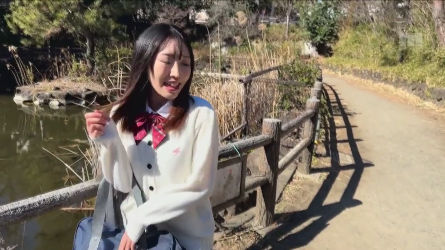 和室 · 丝袜 · 平淡 · 开腿坐 · 足交 · 恋物 · 木凳