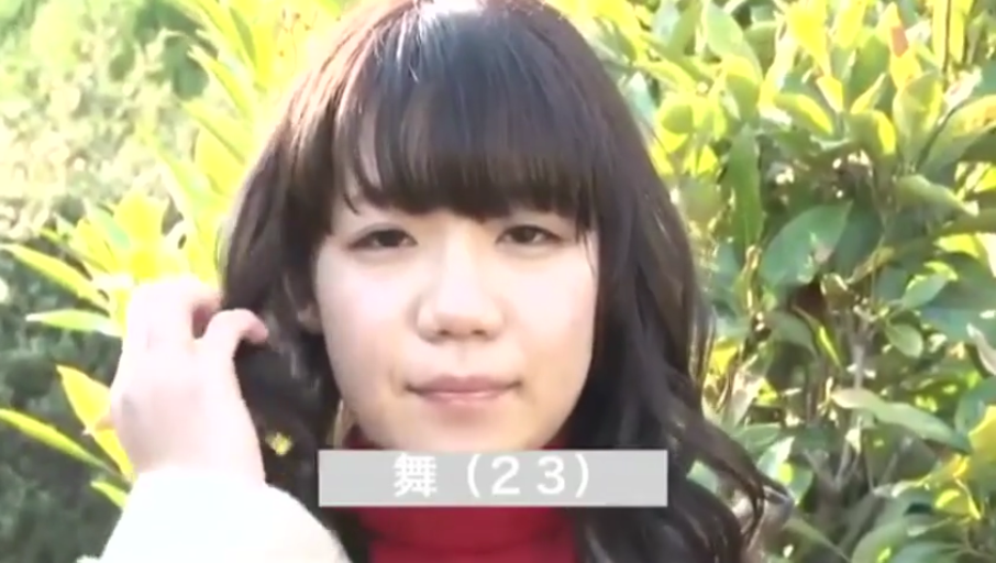 室内 · 俯身 · 专注 · 全裸 · 电子烟 · 面部及生殖器特写 · 喷烟 · 烟雾效果