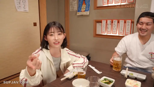 Sitting Posture · 自然 · Half-body · Plot · Chat · 居酒屋 · 运动服 · 啤酒