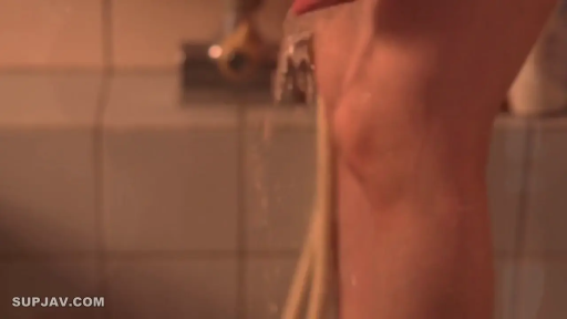 室內 · 全裸 · 局部特寫 · 模糊