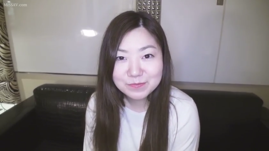 室内 · 侧面 · 面部 · 喘息 · 针织衫 · 长发 · 惊讶
