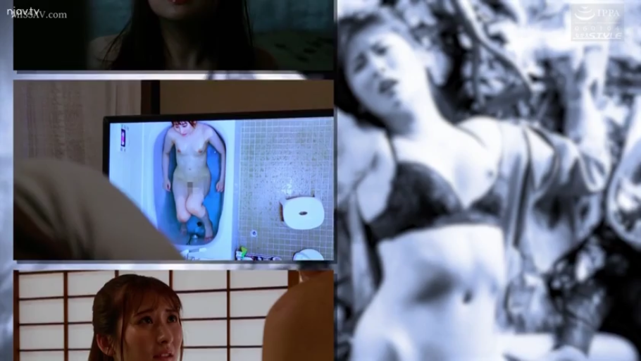 室内 · 迷离 · 仰卧 · 面部特写 · 黑色内衣 · 拼图 · 电视机 · 性诱惑