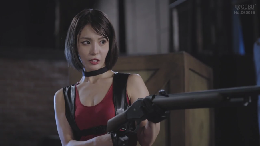 Role-playing · 上半身特写 · 废旧仓库 · 持枪姿态 · 红色紧身背心 · 警惕 · 准备战斗 · 散弹枪