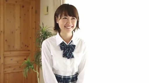 室内 · 俯身 · 脸部特写 · 注视 · 诱惑 · 散发 · 背带装