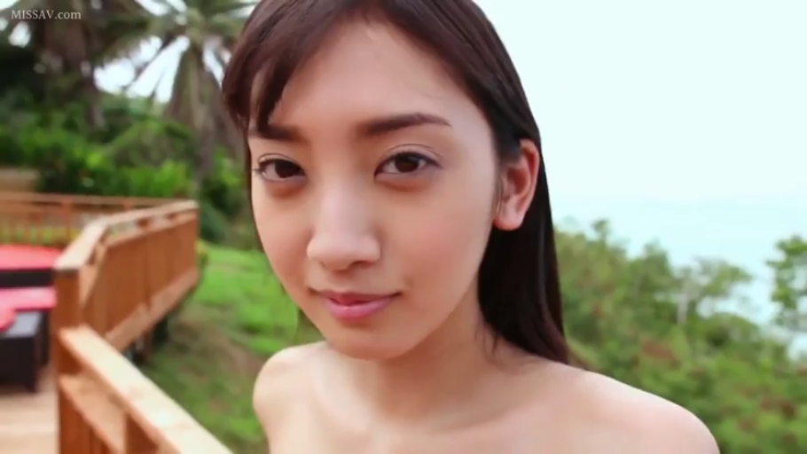 站姿 · 微笑 · 面部特写 · 裸体 · 对视 · 高清 · 海边露台