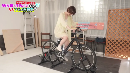 室内 · 全身 · 运动 · 骑行 · 浅黄色开衫