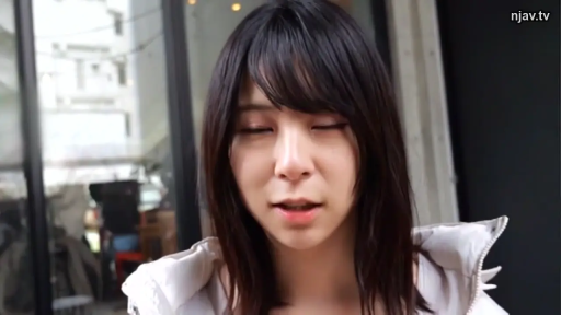 脸部特写 · 站立 · 迷离 · 休闲装 · 户外 · 亚洲女性