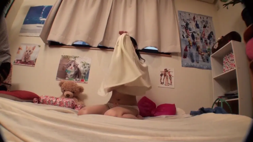 跪坐 · 卧室 · 内裤 · 脱衣 · 玩偶 · 偷拍感