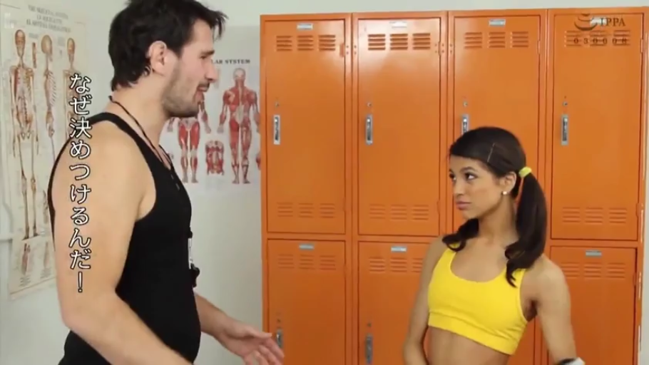 严肃 · 黄色短胸衣 · 中景 · 交流 · 更衣室 · 人体解剖挂图 · 面对面站立 · 日本视频截图