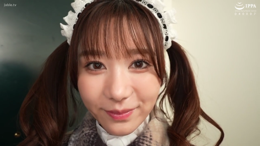 室内 · 脸部特写 · 站立 · 微笑 · 女仆装 · 注视镜头