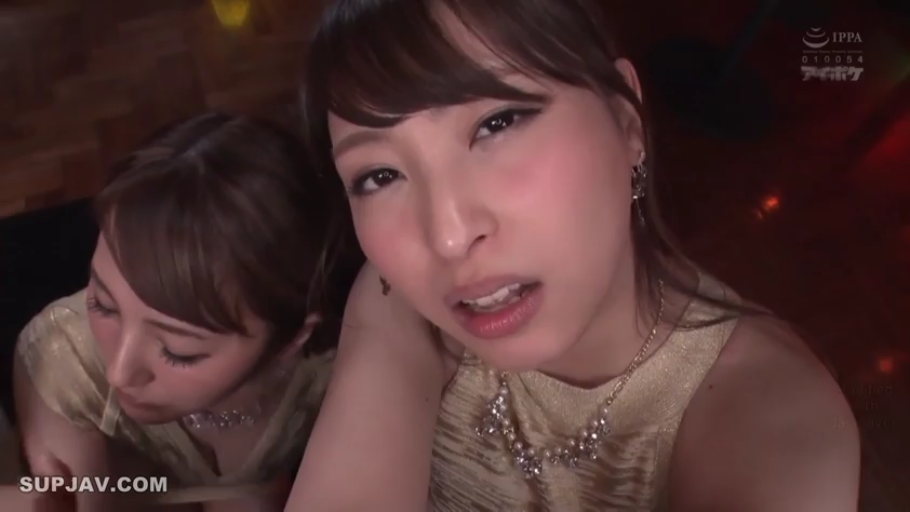 室内 · 顔部のクローズアップ · 金色礼服