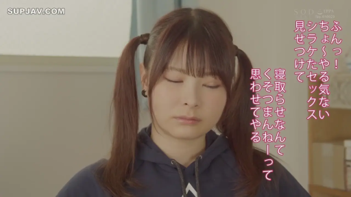 室内 · 面部特写 · 正坐 · 双马尾 · 闭目 · 安详 · 蓝色连帽衫