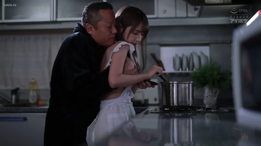 胸部 · 专注 · 居家 · 厨房 · 站立后抱 · 汤锅 · 裸体围裙 · 揉乳煮饭