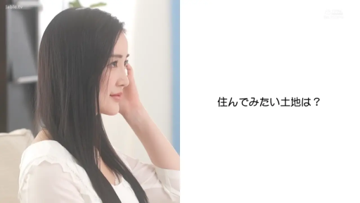 室內 · 白色上衣 · 侧脸特写