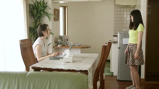 站姿 · 交谈 · 全景 · 自然 · 剧情 · 纸巾盒 · 家庭 · 日常服